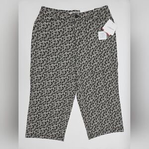 NWT Croft & Barrow Womens sz 12 Capri Slimming Stretch TAN & BLACK Floral Shorts